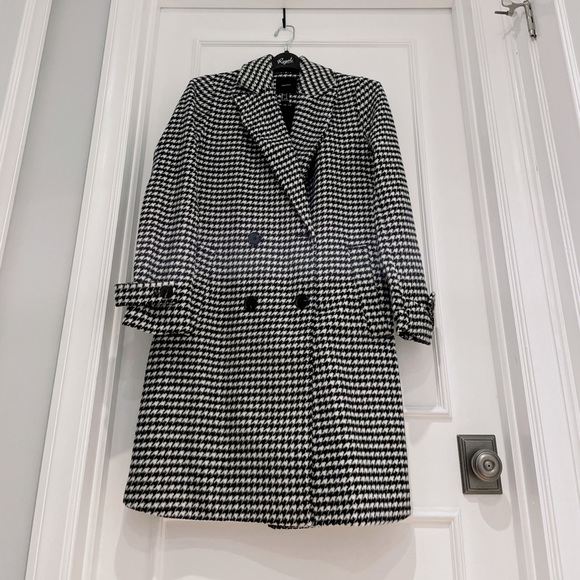 Like New ** Winter Long Coat - Picture 2 of 7